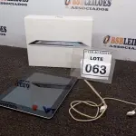 LOTE 063 - 01 IPAD 16G NA CAIXA. (NO ESTADO) ATENÇÃO! FAZER A VISITAÇÃO ANTES DE ARREMATAR, NÃO SABEMOS SE FUNCIONA. LEILÃO NÃO TEM GARANTIA E NEM DEVOLUÇÃO, SUJEITO A POSSÍVEIS AVARIAS VISÍVEIS/OCULTAS E/OU AUSÊNCIA DE COMPONENTES.