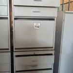 LOTE 192 - 02 ARMÁRIOS BAIXO COM 03 GAVETAS. (NO ESTADO) ATENÇÃO! FAZER A VISITAÇÃO ANTES DE ARREMATAR, NÃO SABEMOS SE FUNCIONA. LEILÃO NÃO TEM GARANTIA E NEM DEVOLUÇÃO, SUJEITO A POSSÍVEIS AVARIAS VISÍVEIS/OCULTAS E/OU AUSÊNCIA DE COMPONENTES.