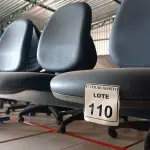 LOTE 110 - 01 LONGARINA COM 03 LUGARES. (NO ESTADO) ATENÇÃO! FAZER A VISITAÇÃO ANTES DE ARREMATAR, NÃO SABEMOS SE FUNCIONA. LEILÃO NÃO TEM GARANTIA E NEM DEVOLUÇÃO, SUJEITO A POSSÍVEIS AVARIAS VISÍVEIS/OCULTAS E/OU AUSÊNCIA DE COMPONENTES.
