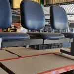 LOTE 010 - 01 LONGARINA COM 03 LUGARES. (NO ESTADO) ATENÇÃO! FAZER A VISITAÇÃO ANTES DE ARREMATAR, NÃO SABEMOS SE FUNCIONA. LEILÃO NÃO TEM GARANTIA E NEM DEVOLUÇÃO, SUJEITO A POSSÍVEIS AVARIAS VISÍVEIS/OCULTAS E/OU AUSÊNCIA DE COMPONENTES.
