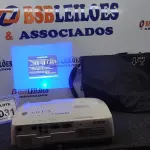 LOTE 031 - 01 PROJETOR COM CASE MARCA EPSON. (NO ESTADO) ATENÇÃO! FAZER A VISITAÇÃO ANTES DE ARREMATAR, NÃO SABEMOS SE FUNCIONA. LEILÃO NÃO TEM GARANTIA E NEM DEVOLUÇÃO, SUJEITO A POSSÍVEIS AVARIAS VISÍVEIS/OCULTAS E/OU AUSÊNCIA DE COMPONENTES.