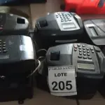LOTE 205 - 08 RELÓGIOS DE PONTO E 01 APOIO ERGONÔMICO PARA OS PÉS. (NO ESTADO) ATENÇÃO! FAZER A VISITAÇÃO ANTES DE ARREMATAR, NÃO SABEMOS SE FUNCIONA, LEILÃO NÃO TEM GARANTIA E NEM DEVOLUÇÃO, SUJEITO A POSSÍVEIS AVARIAS VISÍVEIS/OCULTAS E/OU AUSÊNCIA DE COMPONENTES.