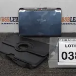 LOTE 038 - 01 TABLET COM CAPA MARCA SAMSUNG. (NO ESTADO) ATENÇÃO! FAZER A VISITAÇÃO ANTES DE ARREMATAR, NÃO SABEMOS SE FUNCIONA. LEILÃO NÃO TEM GARANTIA E NEM DEVOLUÇÃO, SUJEITO A POSSÍVEIS AVARIAS VISÍVEIS/OCULTAS E/OU AUSÊNCIA DE COMPONENTES.