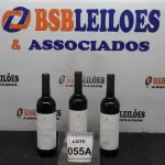LOTE 055 - 03 GARRAFAS DE VINHO TINTO VALA REAL PORTUGUÊS SAFRA 2019 750ML. (NO ESTADO) ATENÇÃO! FAZER A VISITAÇÃO ANTES DE ARREMATAR, NÃO SABEMOS SE FUNCIONA, LEILÃO NÃO TEM GARANTIA E NEM DEVOLUÇÃO, SUJEITO A POSSÍVEIS AVARIAS VISÍVEIS/OCULTAS E/OU AUSÊNCIA DE COMPONENTES.