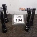 LOTE 104 - 04 LANTERNAS. (NO ESTADO) ATENÇÃO! FAZER A VISITAÇÃO ANTES DE ARREMATAR, NÃO SABEMOS SE FUNCIONA. LEILÃO NÃO TEM GARANTIA E NEM DEVOLUÇÃO, SUJEITO A POSSÍVEIS AVARIAS VISÍVEIS/OCULTAS E/OU AUSÊNCIA DE COMPONENTES.