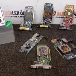 LOTE 025 - 12 PLACAS DE VÍDEO E 01 PLACA USB. (NO ESTADO) ATENÇÃO! FAZER A VISITAÇÃO ANTES DE ARREMATAR, NÃO SABEMOS SE FUNCIONA, LEILÃO NÃO TEM GARANTIA E NEM DEVOLUÇÃO, SUJEITO A POSSÍVEIS AVARIAS VISÍVEIS/OCULTAS E/OU AUSÊNCIA DE COMPONENTES.