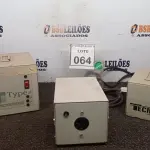 LOTE 064 - 03 TRANSFORMADORES MARCAS E MODELOS DIVERSOS. (NO ESTADO) ATENÇÃO! FAZER A VISITAÇÃO ANTES DE ARREMATAR, NÃO SABEMOS SE FUNCIONA, LEILÃO NÃO TEM GARANTIA E NEM DEVOLUÇÃO, SUJEITO A POSSÍVEIS AVARIAS VISÍVEIS/OCULTAS E/OU AUSÊNCIA DE COMPONENTES.