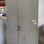 LOTE 368 - 01 ARMÁRIO ALTO DE ACO COM 02 PORTAS DE 1.97X1.20 (NO ESTADO) ATENÇÃO! FAZER A VISITAÇÃO ANTES DE ARREMATAR, NÃO SABEMOS SE FUNCIONA, LEILÃO NÃO TEM GARANTIA E NEM DEVOLUÇÃO, SUJEITO A POSSÍVEIS AVARIAS VISÍVEIS/OCULTAS E/OU AUSÊNCIA DE COMPONENTES.
