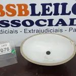 LOTE 076 - 01 CUBA PARA PIA DE BANHEIRO NA COR BRANCA. (NO ESTADO) ATENÇÃO! FAZER A VISITAÇÃO ANTES DE ARREMATAR, NÃO SABEMOS SE FUNCIONA. LEILÃO NÃO TEM GARANTIA E NEM DEVOLUÇÃO, SUJEITO A POSSÍVEIS AVARIAS VISÍVEIS/OCULTAS E/OU AUSÊNCIA DE COMPONENTES.