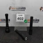 LOTE 402 - 03 LANTERNAS. (NO ESTADO) ATENÇÃO! FAZER A VISITAÇÃO ANTES DE ARREMATAR, NÃO SABEMOS SE FUNCIONA, LEILÃO NÃO TEM GARANTIA E NEM DEVOLUÇÃO, SUJEITO A POSSÍVEIS AVARIAS VISÍVEIS/OCULTAS E/OU AUSÊNCIA DE COMPONENTES.