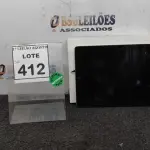LOTE 412 - 01 IPAD 16G NA CAIXA. (NO ESTADO) ATENÇÃO! FAZER A VISITAÇÃO ANTES DE ARREMATAR, NÃO SABEMOS SE FUNCIONA. LEILÃO NÃO TEM GARANTIA E NEM DEVOLUÇÃO, SUJEITO A POSSÍVEIS AVARIAS VISÍVEIS/OCULTAS E/OU AUSÊNCIA DE COMPONENTES.