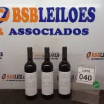 LOTE 040 - 03 GARRAFAS DE VINHO TINTO VALA REAL PORTUGUÊS SAFRA 2019 750ML. (NO ESTADO) ATENÇÃO! FAZER A VISITAÇÃO ANTES DE ARREMATAR, NÃO SABEMOS SE FUNCIONA, LEILÃO NÃO TEM GARANTIA E NEM DEVOLUÇÃO, SUJEITO A POSSÍVEIS AVARIAS VISÍVEIS/OCULTAS E/OU AUSÊNCIA DE COMPONENTES.