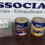 LOTE 079 - 02 LATAS DE TINTAS MARCA COLORAL PARA ESMALTE SINTÉTICO, MADEIRA E METAL NAS CORES ACETINADO E BRILHANTE COM 3,2L CADA.  (NO ESTADO) ATENÇÃO! FAZER A VISITAÇÃO ANTES DE ARREMATAR, NÃO SABEMOS SE FUNCIONA, LEILÃO NÃO TEM GARANTIA E NEM DEVOLUÇÃO, SUJEITO A POSSÍVEIS AVARIAS VISÍVEIS/OCULTAS E/OU AUSÊNCIA DE COMPONENTES.