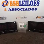 LOTE 106 - 02 RELÓGIOS DE PAREDE. (NO ESTADO) ATENÇÃO! FAZER A VISITAÇÃO ANTES DE ARREMATAR, NÃO SABEMOS SE FUNCIONA. LEILÃO NÃO TEM GARANTIA E NEM DEVOLUÇÃO, SUJEITO A POSSÍVEIS AVARIAS VISÍVEIS/OCULTAS E/OU AUSÊNCIA DE COMPONENTES.