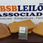 LOTE 123 - 20 PEÇAS DE MADEIRA. (NO ESTADO) ATENÇÃO! FAZER A VISITAÇÃO ANTES DE ARREMATAR, NÃO SABEMOS SE FUNCIONA. LEILÃO NÃO TEM GARANTIA E NEM DEVOLUÇÃO, SUJEITO A POSSÍVEIS AVARIAS VISÍVEIS/OCULTAS E/OU AUSÊNCIA DE COMPONENTES.