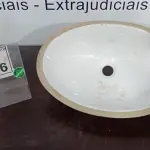 LOTE 076 - 01 CUBA PARA PIA DE BANHEIRO NA COR BRANCA. (NO ESTADO) ATENÇÃO! FAZER A VISITAÇÃO ANTES DE ARREMATAR, NÃO SABEMOS SE FUNCIONA. LEILÃO NÃO TEM GARANTIA E NEM DEVOLUÇÃO, SUJEITO A POSSÍVEIS AVARIAS VISÍVEIS/OCULTAS E/OU AUSÊNCIA DE COMPONENTES.