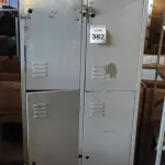 LOTE 382 - 01 ARMÁRIO DE AÇO COM 04 DIVISÕES DE 1.73X1.95. (NO ESTADO) ATENÇÃO! FAZER A VISITAÇÃO ANTES DE ARREMATAR, NÃO SABEMOS SE FUNCIONA, LEILÃO NÃO TEM GARANTIA E NEM DEVOLUÇÃO, SUJEITO A POSSÍVEIS AVARIAS VISÍVEIS/OCULTAS E/OU AUSÊNCIA DE COMPONENTES.
