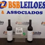 LOTE 039 - 02 GARRAFAS DE VINHO TINTO VALA REAL PORTUGUÊS SAFRA 2019 750ML. (NO ESTADO) ATENÇÃO! FAZER A VISITAÇÃO ANTES DE ARREMATAR, NÃO SABEMOS SE FUNCIONA, LEILÃO NÃO TEM GARANTIA E NEM DEVOLUÇÃO, SUJEITO A POSSÍVEIS AVARIAS VISÍVEIS/OCULTAS E/OU AUSÊNCIA DE COMPONENTES.