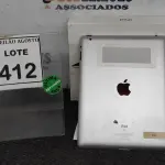 LOTE 412 - 01 IPAD 16G NA CAIXA. (NO ESTADO) ATENÇÃO! FAZER A VISITAÇÃO ANTES DE ARREMATAR, NÃO SABEMOS SE FUNCIONA. LEILÃO NÃO TEM GARANTIA E NEM DEVOLUÇÃO, SUJEITO A POSSÍVEIS AVARIAS VISÍVEIS/OCULTAS E/OU AUSÊNCIA DE COMPONENTES.