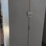 LOTE 386 - 01 ARMÁRIO ALTO EM AÇO COM 02 PORTAS. (NO ESTADO) ATENÇÃO! FAZER A VISITAÇÃO ANTES DE ARREMATAR, NÃO SABEMOS SE FUNCIONA, LEILÃO NÃO TEM GARANTIA E NEM DEVOLUÇÃO, SUJEITO A POSSÍVEIS AVARIAS VISÍVEIS/OCULTAS E/OU AUSÊNCIA DE COMPONENTES.
