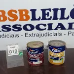 LOTE 079 - 02 LATAS DE TINTAS MARCA COLORAL PARA ESMALTE SINTÉTICO, MADEIRA E METAL NAS CORES ACETINADO E BRILHANTE COM 3,2L CADA.  (NO ESTADO) ATENÇÃO! FAZER A VISITAÇÃO ANTES DE ARREMATAR, NÃO SABEMOS SE FUNCIONA, LEILÃO NÃO TEM GARANTIA E NEM DEVOLUÇÃO, SUJEITO A POSSÍVEIS AVARIAS VISÍVEIS/OCULTAS E/OU AUSÊNCIA DE COMPONENTES.