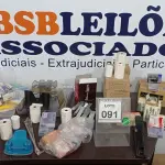 LOTE 091 - 01 LOTE COM GRANDE QUANTIDADE DE GRAMPOS DE PAPEIS E MATÉRIAS DIVERSOS PARA ESCRITÓRIO. (NO ESTADO) ATENÇÃO! FAZER A VISITAÇÃO ANTES DE ARREMATAR, NÃO SABEMOS SE FUNCIONA, LEILÃO NÃO TEM GARANTIA E NEM DEVOLUÇÃO, SUJEITO A POSSÍVEIS AVARIAS VISÍVEIS/OCULTAS E/OU AUSÊNCIA DE COMPONENTES.