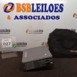 LOTE 027 - 01 PROJETOR MARCA SONY E BOLSA. (NO ESTADO) ATENÇÃO! FAZER A VISITAÇÃO ANTES DE ARREMATAR, NÃO SABEMOS SE FUNCIONA, LEILÃO NÃO TEM GARANTIA E NEM DEVOLUÇÃO, SUJEITO A POSSÍVEIS AVARIAS VISÍVEIS/OCULTAS E/OU AUSÊNCIA DE COMPONENTES.