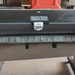 LOTE 359 - 01 PLOTTER HP DESIGNJET T1100PS. (NO ESTADO) ATENÇÃO! FAZER A VISITAÇÃO ANTES DE ARREMATAR, NÃO SABEMOS SE FUNCIONA, LEILÃO NÃO TEM GARANTIA E NEM DEVOLUÇÃO, SUJEITO A POSSÍVEIS AVARIAS VISÍVEIS/OCULTAS E/OU AUSÊNCIA DE COMPONENTES.