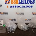 LOTE 042 - 01 LOTE COM GRANDE QUANTIDADE DE PARAFUSOS OLHAL E BUCHAS DE METAL. (NO ESTADO) ATENÇÃO! FAZER A VISITAÇÃO ANTES DE ARREMATAR, NÃO SABEMOS SE FUNCIONA, LEILÃO NÃO TEM GARANTIA E NEM DEVOLUÇÃO, SUJEITO A POSSÍVEIS AVARIAS VISÍVEIS/OCULTAS E/OU AUSÊNCIA DE COMPONENTES.