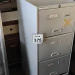 LOTE 375 - 01 ARQUIVO DE AÇO COM 04 GAVETAS. (NO ESTADO) ATENÇÃO! FAZER A VISITAÇÃO ANTES DE ARREMATAR, NÃO SABEMOS SE FUNCIONA, LEILÃO NÃO TEM GARANTIA E NEM DEVOLUÇÃO, SUJEITO A POSSÍVEIS AVARIAS VISÍVEIS/OCULTAS E/OU AUSÊNCIA DE COMPONENTES.