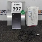 LOTE 397 - 01 CELULAR LG X STYLE NA CAIXA COM CABO. (NO ESTADO) ATENÇÃO! FAZER A VISITAÇÃO ANTES DE ARREMATAR, NÃO SABEMOS SE FUNCIONA. LEILÃO NÃO TEM GARANTIA E NEM DEVOLUÇÃO, SUJEITO A POSSÍVEIS AVARIAS VISÍVEIS/OCULTAS E/OU AUSÊNCIA DE COMPONENTES.