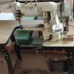 LOTE 365 - 01 MÁQUINA DE COSTURA INDUSTRIAL MARCA SINGER. (NO ESTADO) ATENÇÃO! FAZER A VISITAÇÃO ANTES DE ARREMATAR, NÃO SABEMOS SE FUNCIONA, LEILÃO NÃO TEM GARANTIA E NEM DEVOLUÇÃO, SUJEITO A POSSÍVEIS AVARIAS VISÍVEIS/OCULTAS E/OU AUSÊNCIA DE COMPONENTES.