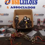 LOTE 062 - 05 FONTES PARA PC, 05 PLACAS DE VÍDEO E 02 LEITORAS DE CÓDIGO DE BARRAS. (NO ESTADO) ATENÇÃO! FAZER A VISITAÇÃO ANTES DE ARREMATAR, NÃO SABEMOS SE FUNCIONA, LEILÃO NÃO TEM GARANTIA E NEM DEVOLUÇÃO, SUJEITO A POSSÍVEIS AVARIAS VISÍVEIS/OCULTAS E/OU AUSÊNCIA DE COMPONENTES.