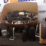 LOTE 122 - 01 LOTE COM GRANDE QUANTIDADE DE MOUSE E CAIXINHAS PARA PC MODELOS DIVERSOS. (NO ESTADO) ATENÇÃO! FAZER A VISITAÇÃO ANTES DE ARREMATAR, NÃO SABEMOS SE FUNCIONA, LEILÃO NÃO TEM GARANTIA E NEM DEVOLUÇÃO, SUJEITO A POSSÍVEIS AVARIAS VISÍVEIS/OCULTAS E/OU AUSÊNCIA DE COMPONENTES.