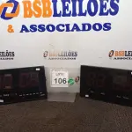 LOTE 106 - 02 RELÓGIOS DE PAREDE. (NO ESTADO) ATENÇÃO! FAZER A VISITAÇÃO ANTES DE ARREMATAR, NÃO SABEMOS SE FUNCIONA. LEILÃO NÃO TEM GARANTIA E NEM DEVOLUÇÃO, SUJEITO A POSSÍVEIS AVARIAS VISÍVEIS/OCULTAS E/OU AUSÊNCIA DE COMPONENTES.