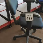 LOTE 427 - 01 CADEIRA DE ESCRITÓRIO COM RODINHAS. (NO ESTADO) ATENÇÃO! FAZER A VISITAÇÃO ANTES DE ARREMATAR, NÃO SABEMOS SE FUNCIONA. LEILÃO NÃO TEM GARANTIA E NEM DEVOLUÇÃO, SUJEITO A POSSÍVEIS AVARIAS VISÍVEIS/OCULTAS E/OU AUSÊNCIA DE COMPONENTES.