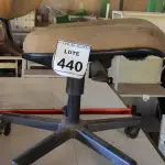 LOTE 440 - 01 CADEIRA DE ESCRITÓRIO COM RODINHAS. (NO ESTADO) ATENÇÃO! FAZER A VISITAÇÃO ANTES DE ARREMATAR, NÃO SABEMOS SE FUNCIONA. LEILÃO NÃO TEM GARANTIA E NEM DEVOLUÇÃO, SUJEITO A POSSÍVEIS AVARIAS VISÍVEIS/OCULTAS E/OU AUSÊNCIA DE COMPONENTES.