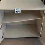 LOTE 391 - 01 ARMÁRIO BAIXO DE 0.76X0.86. (NO ESTADO) ATENÇÃO! FAZER A VISITAÇÃO ANTES DE ARREMATAR, NÃO SABEMOS SE FUNCIONA, LEILÃO NÃO TEM GARANTIA E NEM DEVOLUÇÃO, SUJEITO A POSSÍVEIS AVARIAS VISÍVEIS/OCULTAS E/OU AUSÊNCIA DE COMPONENTES.