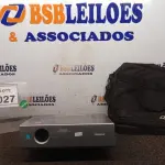LOTE 027 - 01 PROJETOR MARCA SONY E BOLSA. (NO ESTADO) ATENÇÃO! FAZER A VISITAÇÃO ANTES DE ARREMATAR, NÃO SABEMOS SE FUNCIONA, LEILÃO NÃO TEM GARANTIA E NEM DEVOLUÇÃO, SUJEITO A POSSÍVEIS AVARIAS VISÍVEIS/OCULTAS E/OU AUSÊNCIA DE COMPONENTES.