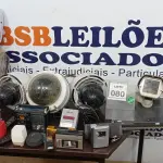 LOTE 080 - 01 SWITCH MARCA CISCO, 04 CÂMERAS PARA RETIRADA DE PEÇAS, 01 CAIXA COM VÁRIAS CAIXINHAS DE SOM, 01 MICROFONE DE MESA, CABOS DE ROTEADORES E PERIFÉRICOS DIVERSOS. (NO ESTADO) ATENÇÃO! FAZER A VISITAÇÃO ANTES DE ARREMATAR, NÃO SABEMOS SE FUNCIONA, LEILÃO NÃO TEM GARANTIA E NEM DEVOLUÇÃO, SUJEITO A POSSÍVEIS AVARIAS VISÍVEIS/OCULTAS E/OU AUSÊNCIA DE COMPONENTES.