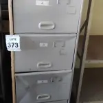 LOTE 373 - 01 ARQUIVO DE AÇO COM 04 GAVETAS. (NO ESTADO) ATENÇÃO! FAZER A VISITAÇÃO ANTES DE ARREMATAR, NÃO SABEMOS SE FUNCIONA, LEILÃO NÃO TEM GARANTIA E NEM DEVOLUÇÃO, SUJEITO A POSSÍVEIS AVARIAS VISÍVEIS/OCULTAS E/OU AUSÊNCIA DE COMPONENTES.