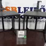 LOTE 093 - 02 BANCOS DE MODULO CENÁRIO. (NO ESTADO) ATENÇÃO! FAZER A VISITAÇÃO ANTES DE ARREMATAR, NÃO SABEMOS SE FUNCIONA, LEILÃO NÃO TEM GARANTIA E NEM DEVOLUÇÃO, SUJEITO A POSSÍVEIS AVARIAS VISÍVEIS/OCULTAS E/OU AUSÊNCIA DE COMPONENTES.
