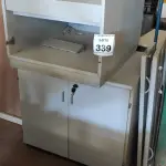 LOTE 339 - 01 ARMÁRIO BAIXO 02 PORTAS E 01 ARMÁRIO COM ABERTURA SUPERIOR. (NO ESTADO) ATENÇÃO! FAZER A VISITAÇÃO ANTES DE ARREMATAR, NÃO SABEMOS SE FUNCIONA, LEILÃO NÃO TEM GARANTIA E NEM DEVOLUÇÃO, SUJEITO A POSSÍVEIS AVARIAS VISÍVEIS/OCULTAS E/OU AUSÊNCIA DE COMPONENTES.