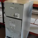 LOTE 381 - 01 ARQUIVO DE AÇO COM 04 GAVETAS. (NO ESTADO) ATENÇÃO! FAZER A VISITAÇÃO ANTES DE ARREMATAR, NÃO SABEMOS SE FUNCIONA, LEILÃO NÃO TEM GARANTIA E NEM DEVOLUÇÃO, SUJEITO A POSSÍVEIS AVARIAS VISÍVEIS/OCULTAS E/OU AUSÊNCIA DE COMPONENTES.