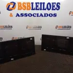 LOTE 106 - 02 RELÓGIOS DE PAREDE. (NO ESTADO) ATENÇÃO! FAZER A VISITAÇÃO ANTES DE ARREMATAR, NÃO SABEMOS SE FUNCIONA. LEILÃO NÃO TEM GARANTIA E NEM DEVOLUÇÃO, SUJEITO A POSSÍVEIS AVARIAS VISÍVEIS/OCULTAS E/OU AUSÊNCIA DE COMPONENTES.