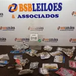 LOTE 018 - 01 LOTE COM DIVERSOS MATERIAIS HIDRÁULICOS DE METAL E ACESSÓRIOS DOMÉSTICOS DIVERSOS. (NO ESTADO) ATENÇÃO! FAZER A VISITAÇÃO ANTES DE ARREMATAR, NÃO SABEMOS SE FUNCIONA, LEILÃO NÃO TEM GARANTIA E NEM DEVOLUÇÃO, SUJEITO A POSSÍVEIS AVARIAS VISÍVEIS/OCULTAS E/OU AUSÊNCIA DE COMPONENTES.