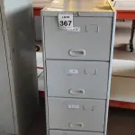 LOTE 367 - 01 ARQUIVO DE AÇO COM 04 GAVETAS. (NO ESTADO) ATENÇÃO! FAZER A VISITAÇÃO ANTES DE ARREMATAR, NÃO SABEMOS SE FUNCIONA, LEILÃO NÃO TEM GARANTIA E NEM DEVOLUÇÃO, SUJEITO A POSSÍVEIS AVARIAS VISÍVEIS/OCULTAS E/OU AUSÊNCIA DE COMPONENTES.