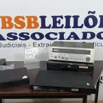 LOTE 105 - 02 RECEPTORES DE TV COM CONTROLE, 01 RECEIVER SR-130 MARCA CCE, 01 APARELHO DE DVD DV-344 MARCA PIONEER E 01 CONTROLADOR SAN 6500N MARCA ATTO. (NO ESTADO) ATENÇÃO! FAZER A VISITAÇÃO ANTES DE ARREMATAR, NÃO SABEMOS SE FUNCIONA. LEILÃO NÃO TEM GARANTIA E NEM DEVOLUÇÃO, SUJEITO A POSSÍVEIS AVARIAS VISÍVEIS/OCULTAS E/OU AUSÊNCIA DE COMPONENTES.