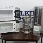 LOTE 082 - 02 MICRO-ONDAS SEM PRATO, 01 LIXEIRA EM INOX E 01 PROCESSADOR DE ALIMENTOS MARCA METVISA. (NO ESTADO) ATENÇÃO! FAZER A VISITAÇÃO ANTES DE ARREMATAR, NÃO SABEMOS SE FUNCIONA. LEILÃO NÃO TEM GARANTIA E NEM DEVOLUÇÃO, SUJEITO A POSSÍVEIS AVARIAS VISÍVEIS/OCULTAS E/OU AUSÊNCIA DE COMPONENTES.