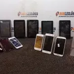 LOTE 005 - 04 TABLETS E 05 CELULARES DE MARCAS E MODELOS DIVERSOS PARA RETIRADA DE PEÇAS. (NO ESTADO) ATENÇÃO! FAZER A VISITAÇÃO ANTES DE ARREMATAR, NÃO SABEMOS SE FUNCIONA, LEILÃO NÃO TEM GARANTIA E NEM DEVOLUÇÃO, SUJEITO A POSSÍVEIS AVARIAS VISÍVEIS/OCULTAS E/OU AUSÊNCIA DE COMPONENTES.